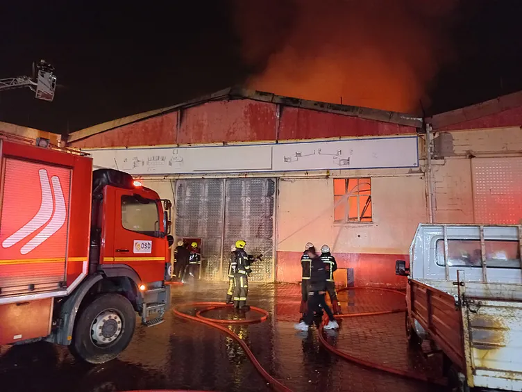 Kayseri’de boru fabrikasında yangın: Çalışmalar devam ediyor!
