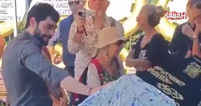 Akın Akınözü annesi Özlem Akınözü’nün cenazesinde gözyaşlarına boğuldu!