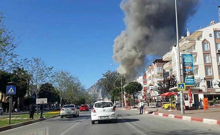 Son Dakika: Antalya’da süper lüks yat imalat deposunda yangın