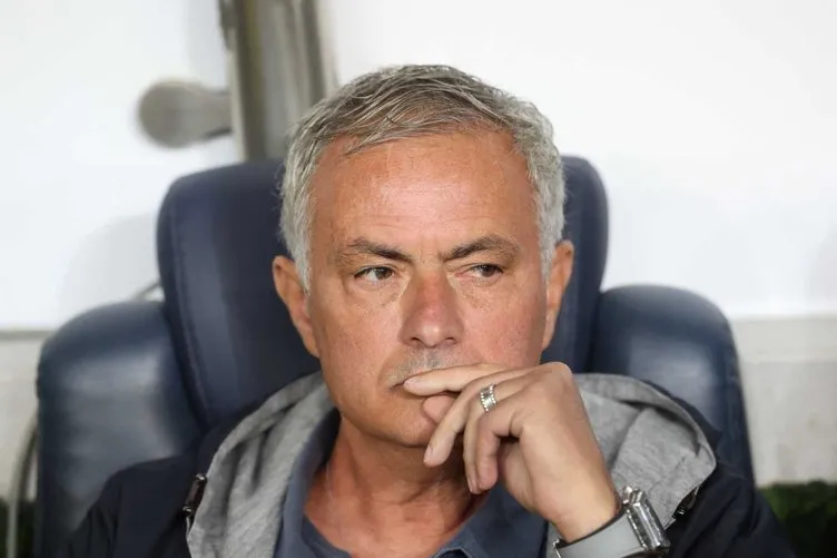 Jose Mourinho yıldız isimden vazgeçti! Fenerbahçe’de ayrılık yükleniyor