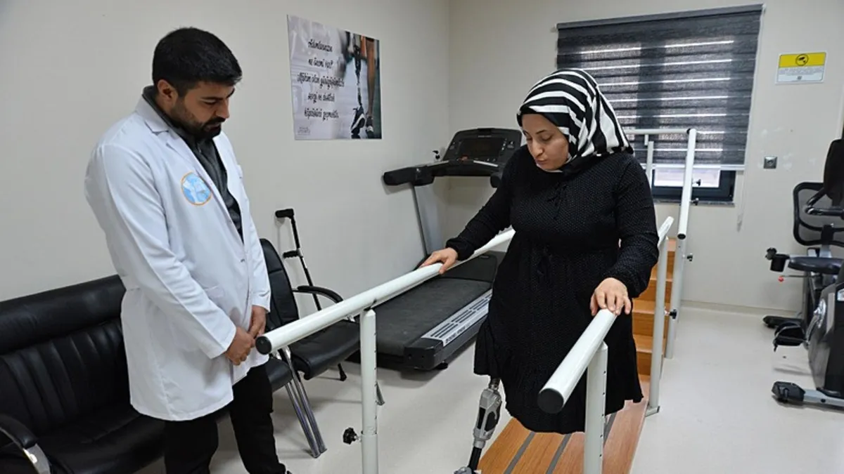 Esra protezleriyle hayata tutundu