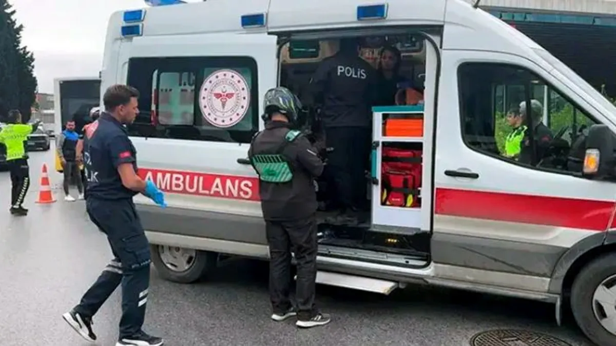 İETT otobüsüne çarpan motokurye hastanelik oldu İETT otobüsüne çarpan motokurye hastanelik oldu
