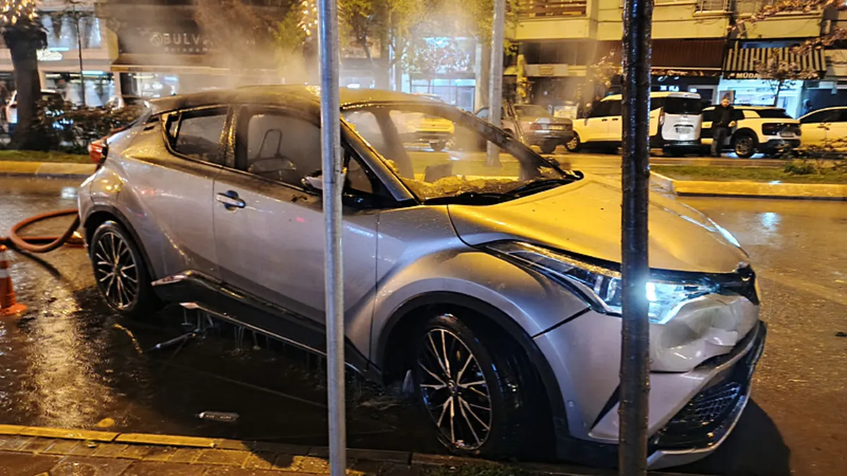 Babasıyla tartıştı: Park halindeki aracı ateşe verdi! Babasıyla tartıştı: Park halindeki aracı ateşe verdi!