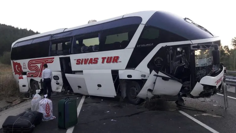 Yolcu otobüsü menfeze düştü: 13 yaralı