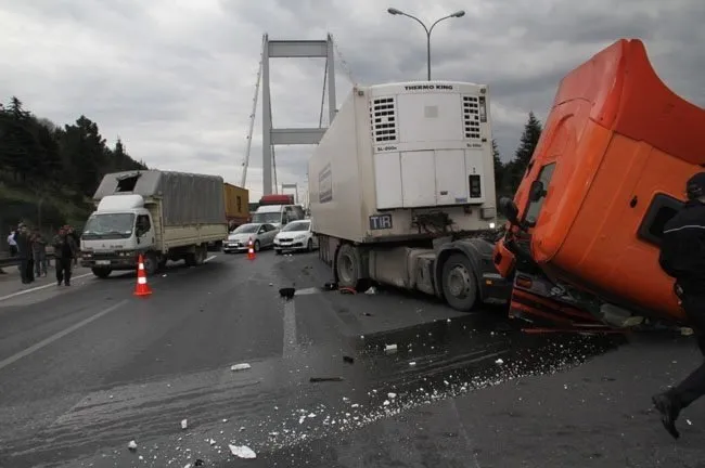 Fatih Sultan Mehmet Köprüsü’nde tır kazası