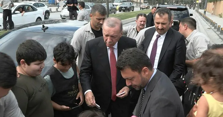 Başkan Erdoğan 4.5 kilometreyi 1 saatte gidebildi! Vatandaşlardan büyük sevgi seli...