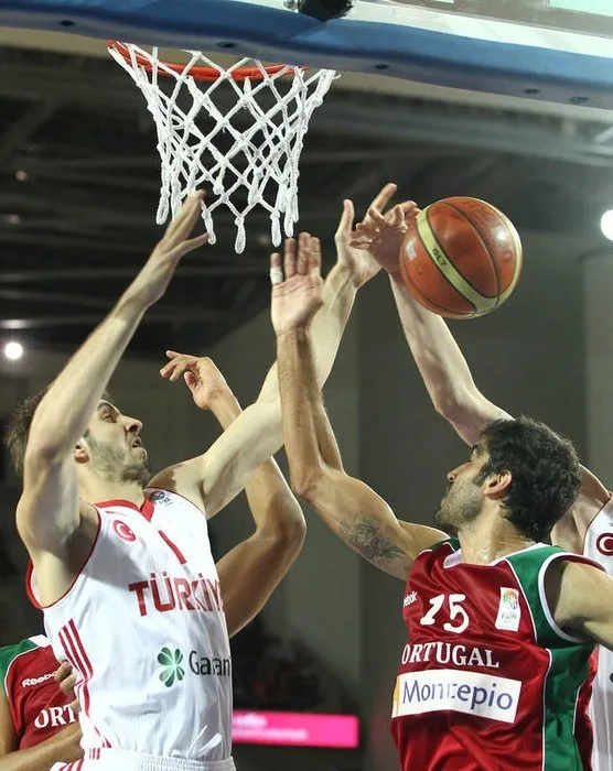 Türkiye – Portekiz basketbol maçından kareler