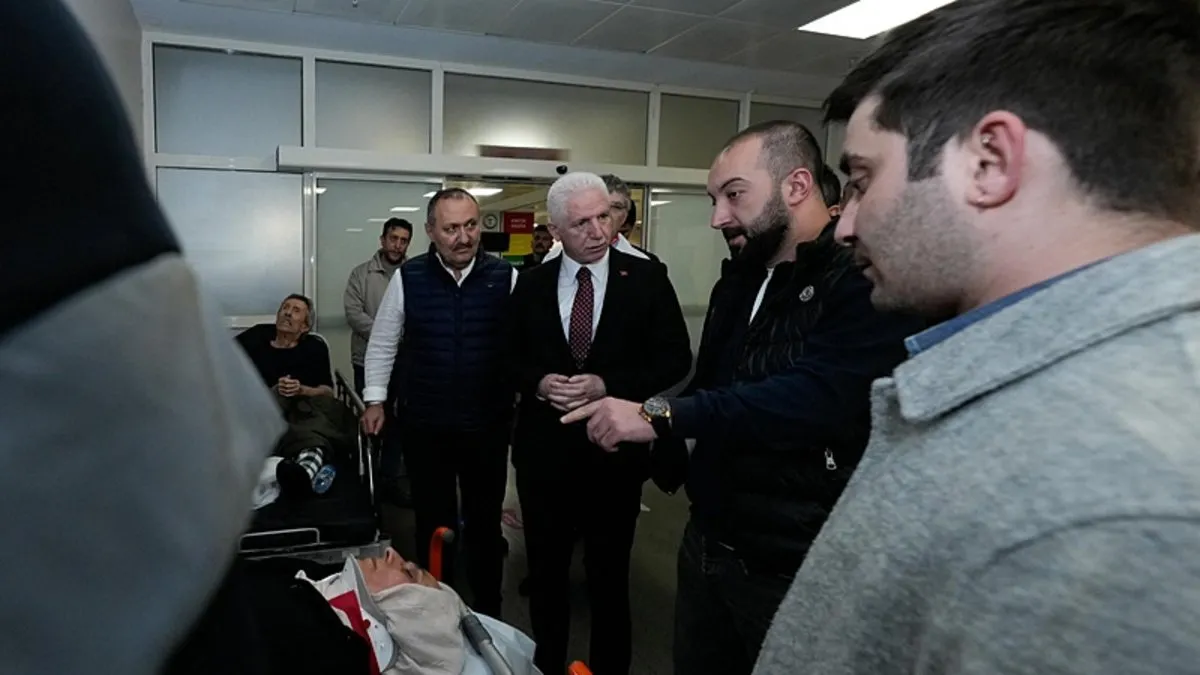 İstanbul Valisi Gül, metrobüs kazasında yaralanan vatandaşları ziyaret etti