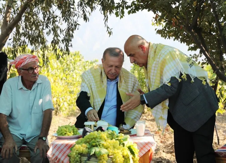 Başkan Erdoğan Manisa’da bağ bozumuna katıldı: ‘Sen dünya başkanı oldun’