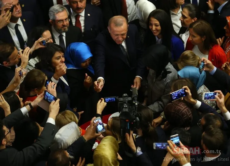 TBMM yeni yasama dönemine başladı. İşte resepsiyondan ilginç kareler...