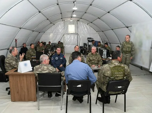 Genelkurmay Başkanı Hulusi Akar Irak sınırında birlikleri denetledi