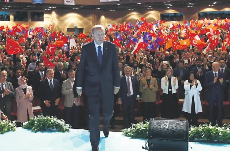 AK Parti’nin yerel seçim stratejisi şekilleniyor: Şehrin kimliğine göre aday! Ankara, İstanbul ve İzmir’in karneleri çıkarılacak