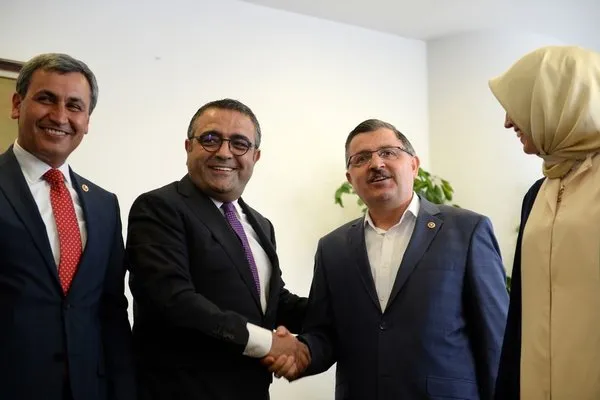 Siyasi partilerde bayramlaşma