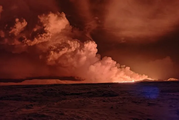 Dünya bunu konuşuyor! 4 kilometrelik ateş çukuru: İzlanda yanardağından korkunç görüntüler...
