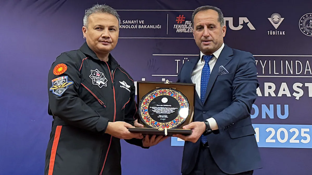 Türkiye'nin ilk astronotu, İstanbul'da öğrencilerle buluştu