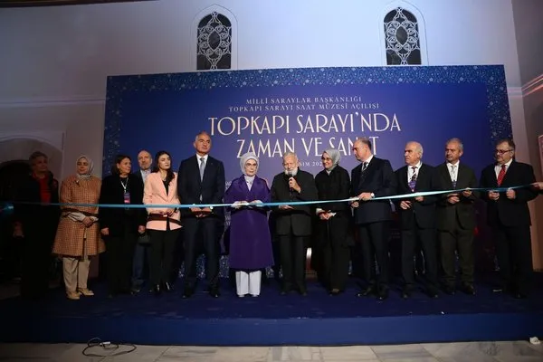 emine-erdogan-topkapi-sarayi-saat-muzesinin-acilisinda-konustu-muzeler-artik-yasayan-mekanlar-haline-geldi-1762527236398.jpg