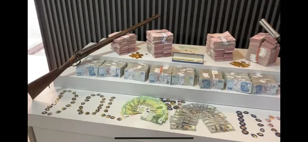 yurtdisindan-indirimli-arac-vadedip-60-milyon-vurgun-yaptilar-polis-10-kisiyi-gozaltina-aldi-1738928597660.jpg