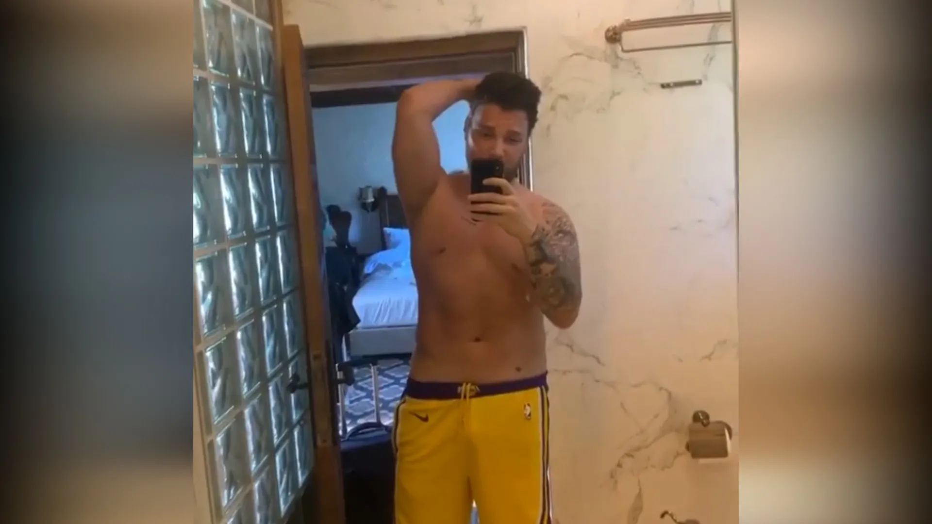 Sinan Akçıl'dan flaş 'vücudum formda' paylaşımı | Video