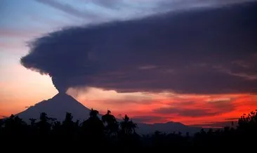 Endonezya’daki Merapi Yanardağı’nda patlama!