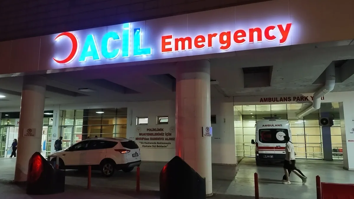 Evin yolunu kapatan araca kızdı, av tüfeğiyle vurdu Evin yolunu kapatan araca kızdı, av tüfeğiyle vurdu