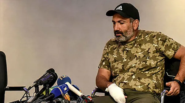 Son dakika haberi: Ermenistan'da hükümet kontrolü kaybetti! Protestolarda Meclis Başkanını bu hale getirdiler...