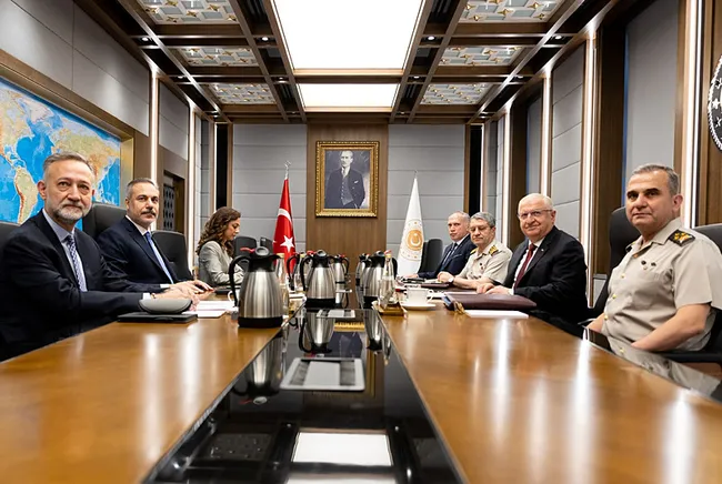 disisleri-bakani-hakan-fidan-milli-savunma-bakani-yasar-guler-ile-gorustu-1785165452526.jpeg