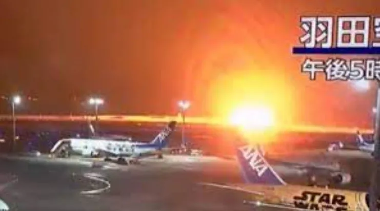 SON DAKİKA | Japonya’da yeni felaket: Uçakta dev patlama! Alevler içindeki uçak ikiye bölündü