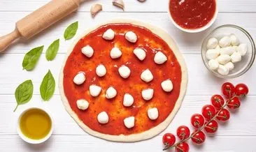 Evde Kolay ve Lezzetli Pizza Tarifi: Püf noktalarıyla evde nefis karışık pizza nasıl yapılır?