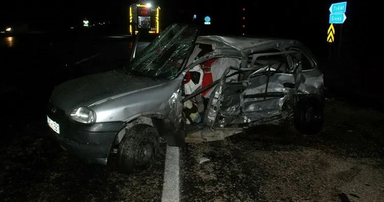 Tokat’ta iki otomobil çarpıştı: 2 ölü 1 yaralı!