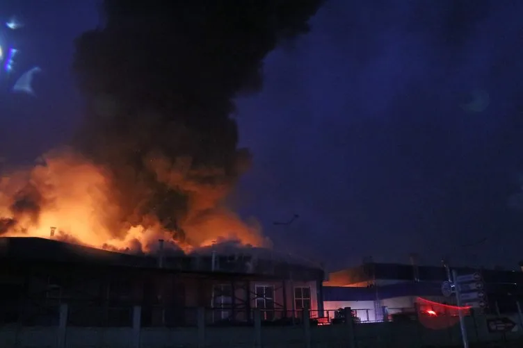 Düzce’de büyük fabrika yangını üç ilden destek ekipleri geldi
