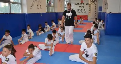 Muş'ta karı-koca minderde şampiyon gençler yetiştiriyor #mus