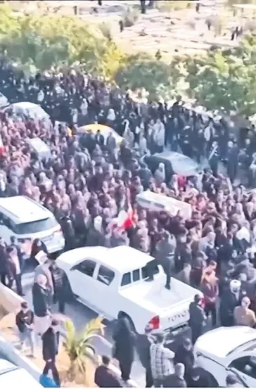 İran’da bu kez rejim yanlıları sokakta