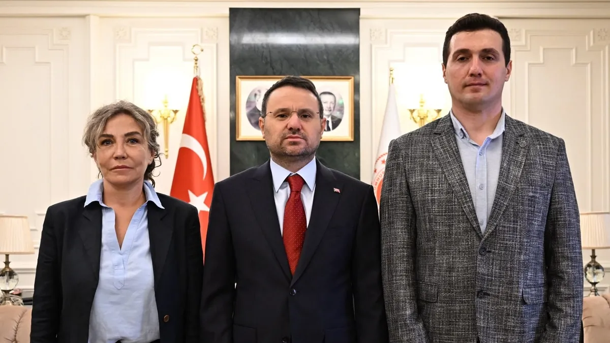 Bakan Gürlek, Behçet Oktay ve Uğur Mumcu ailesini kabul etti! haber görseli
