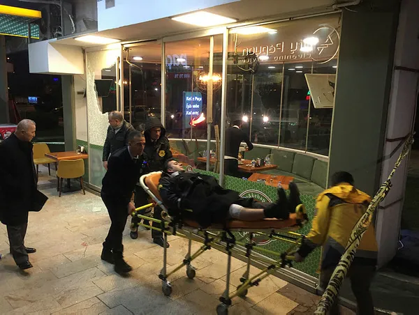 Çorbacıda silahlı kavga: 3 yaralı - 1