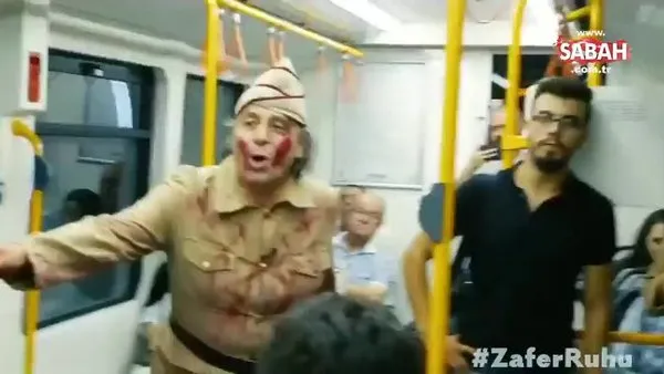 Bursa metrosunda tiyatro oyuncularının 30 Ağustos canlandırması yolcuları gözyaşlarına boğdu!