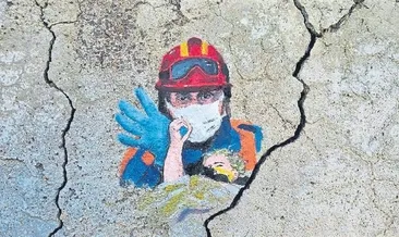 Elif duvara resim oldu