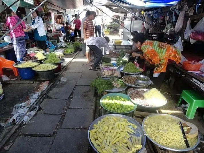 Tayland’da bir garip pazar
