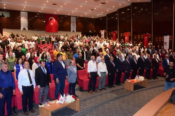 cumhurbaskani-basdanismani-kucukyilmazdan-15-temmuz-postmodern-hacli-seferi-mi-konferansi-1658245094861.jpeg