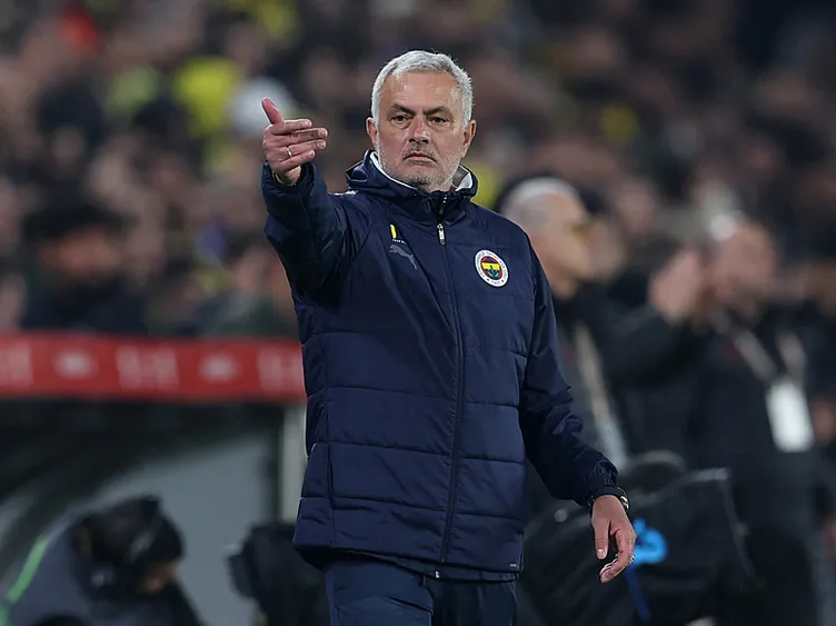 Fenerbahçe’yi şaşırtan karar! Yıldız futbolcu ayrılıyor mu?