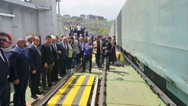 bandirma-tekirdag-tren-feribot-hatti-hizmete-acildi-1746801975539.jpg