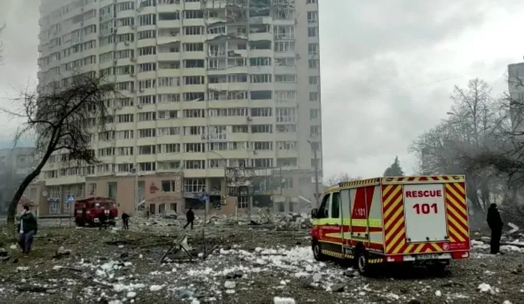 Rusya Ukrayna savaşı şiddetlenerek devam ediyor! Zelenskiy'den flaş açıklama: Havalimanı yerler bir...
