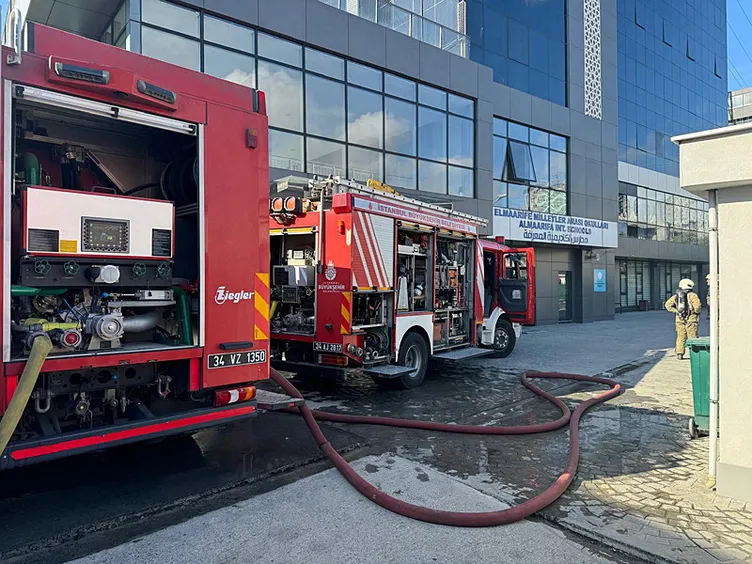 Yer İstanbul Bahçelievler: Özel okulun bahçesindeki trafo bomba gibi patladı!