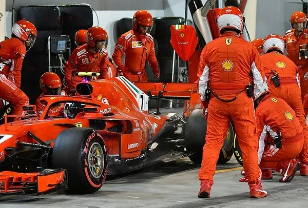 Raikkonen mekanikerin bacağını kırdı!