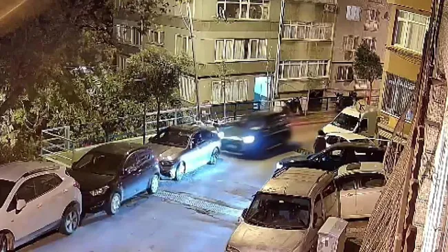 sislide-dur-ihtarina-uymayan-surucu-araclara-carpti-1790807715220.jpg