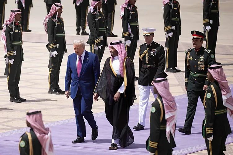 ABD Başkanı Trump’ın Orta Doğu turu başladı! Suudi Arabistan’a ayak bastı