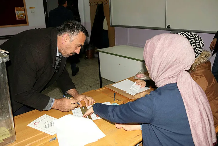 Türkiye sandık başında! 57 milyon seçmen tercihini yapıyor