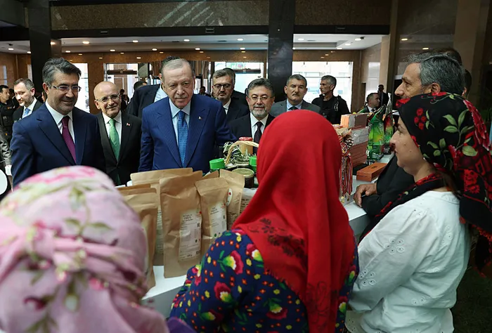 son-dakika-baskan-erdogan-ciftcilere-mujdeleri-pes-pese-siraladi-buyuk-ve-guclu-turkiyenin-kapilarini-sonuna-k-1783087856833.jpg