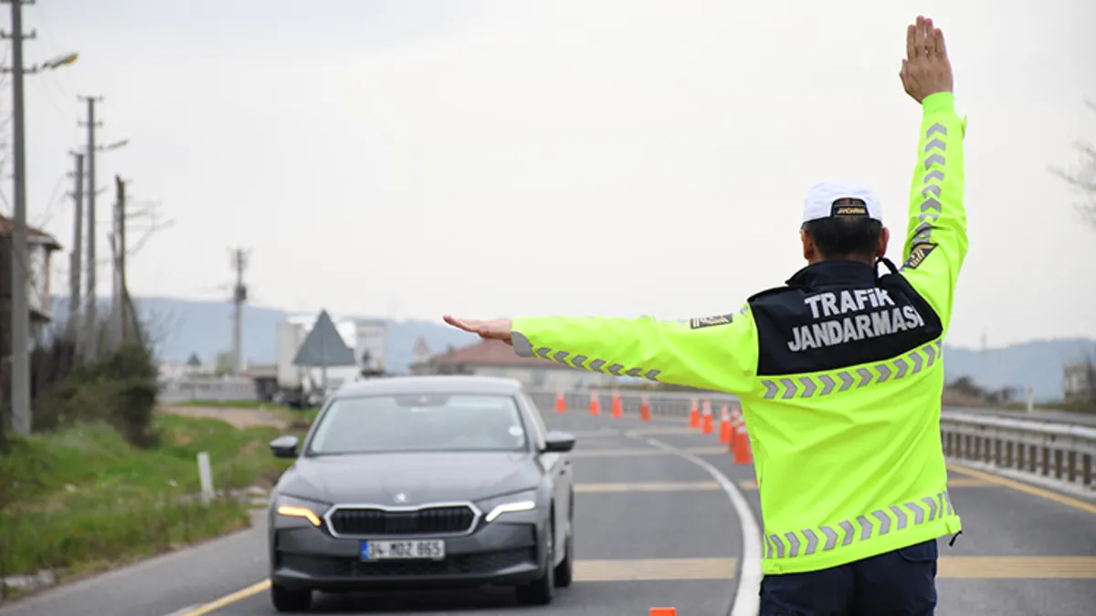 Otoyolda suçlulara göz açtırılmadı: 6 ayda 450 şüpheli yakalandı, yüzlerce kilo uyuşturucu madde ele geçirildi Otoyolda suçlulara göz açtırılmadı: 6 ayda 450 şüpheli yakalandı, yüzlerce kilo uyuşturucu madde ele geçirildi