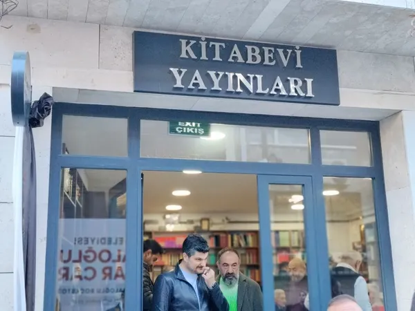 cagaloglu-kitapcilar-carsisi-hizmete-acildi-1763209478928.jpg