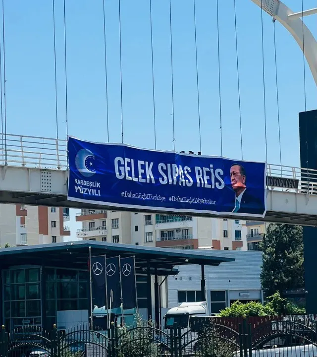 Diyarbakır'da Başkan Erdoğan'a Kürtçe destek!
